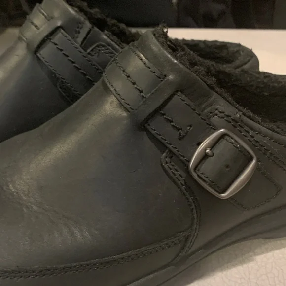 Merrell Black Leather Slip-On Clog with Buckle - Picture 6 of 6